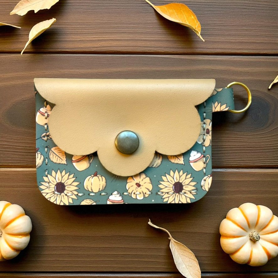 Scallop Charm Pouch - Sally Hardesty (Texas Chainsaw Massacre)