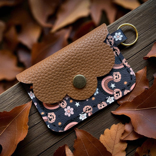 Scallop Charm Pouch -  Laurie Strode (Halloween)